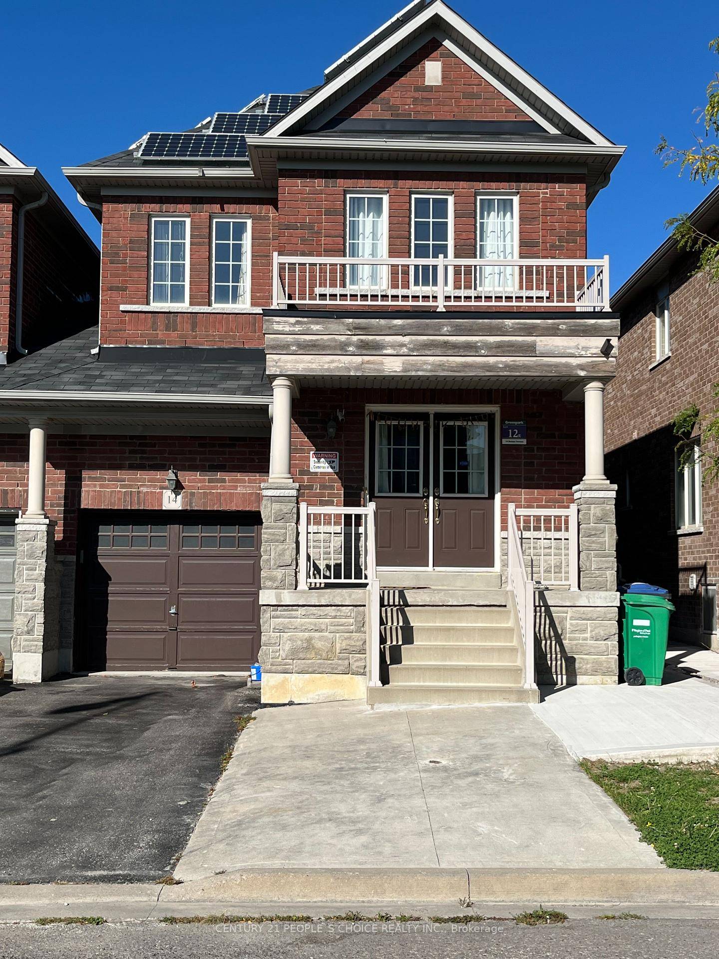 Welcome to the large beautiful 2 Bedrooms basement in the highly sought after Bram East Community.