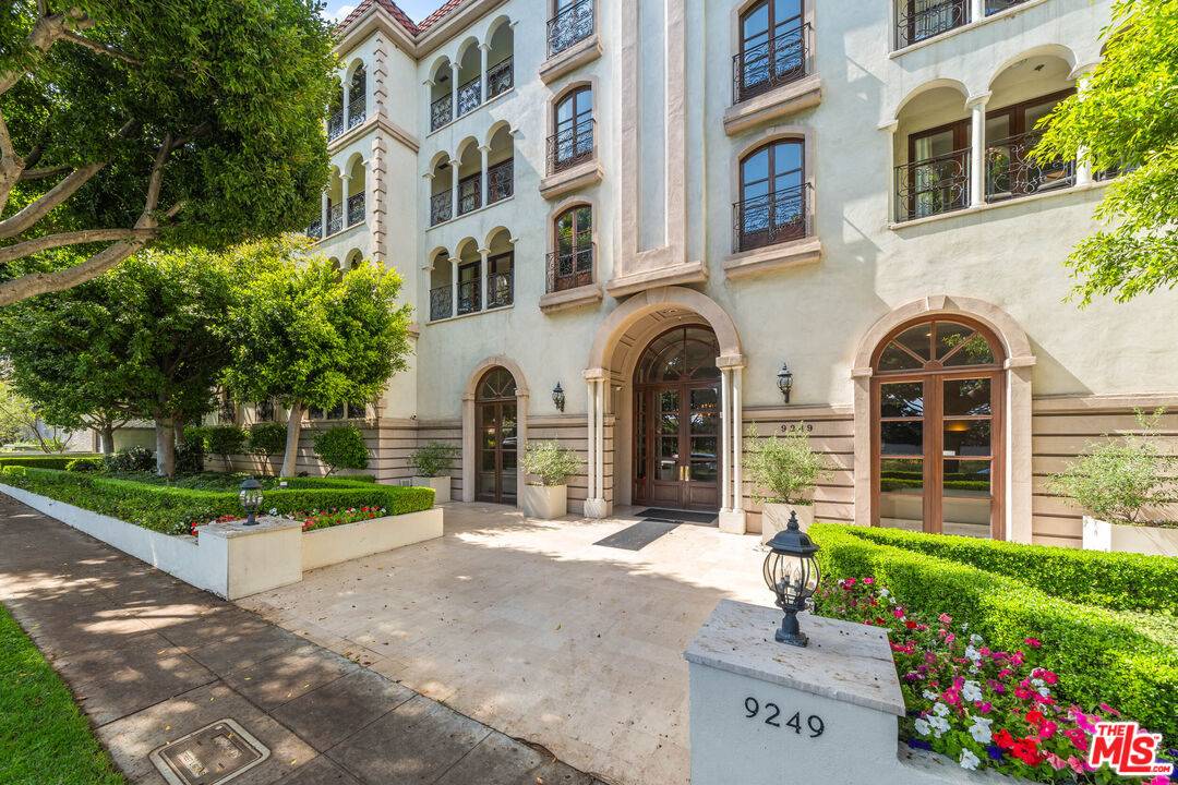 9249   Burton Way 2BR Beverly Hills Post Office | B.H.P.O. La