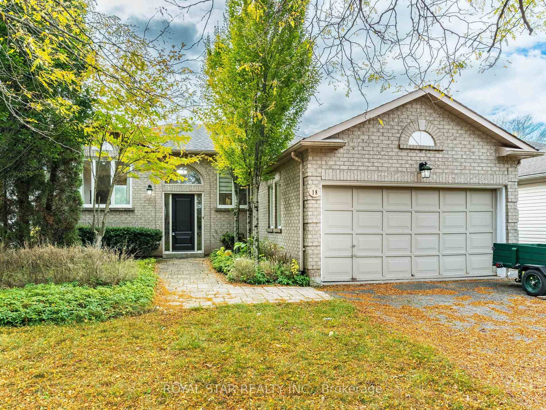 A BEAUTIFUL 3BEDS, 2 FULL BATHS, BUNGALOW IN A SERENE SETTING WITHIN THE TOWN.