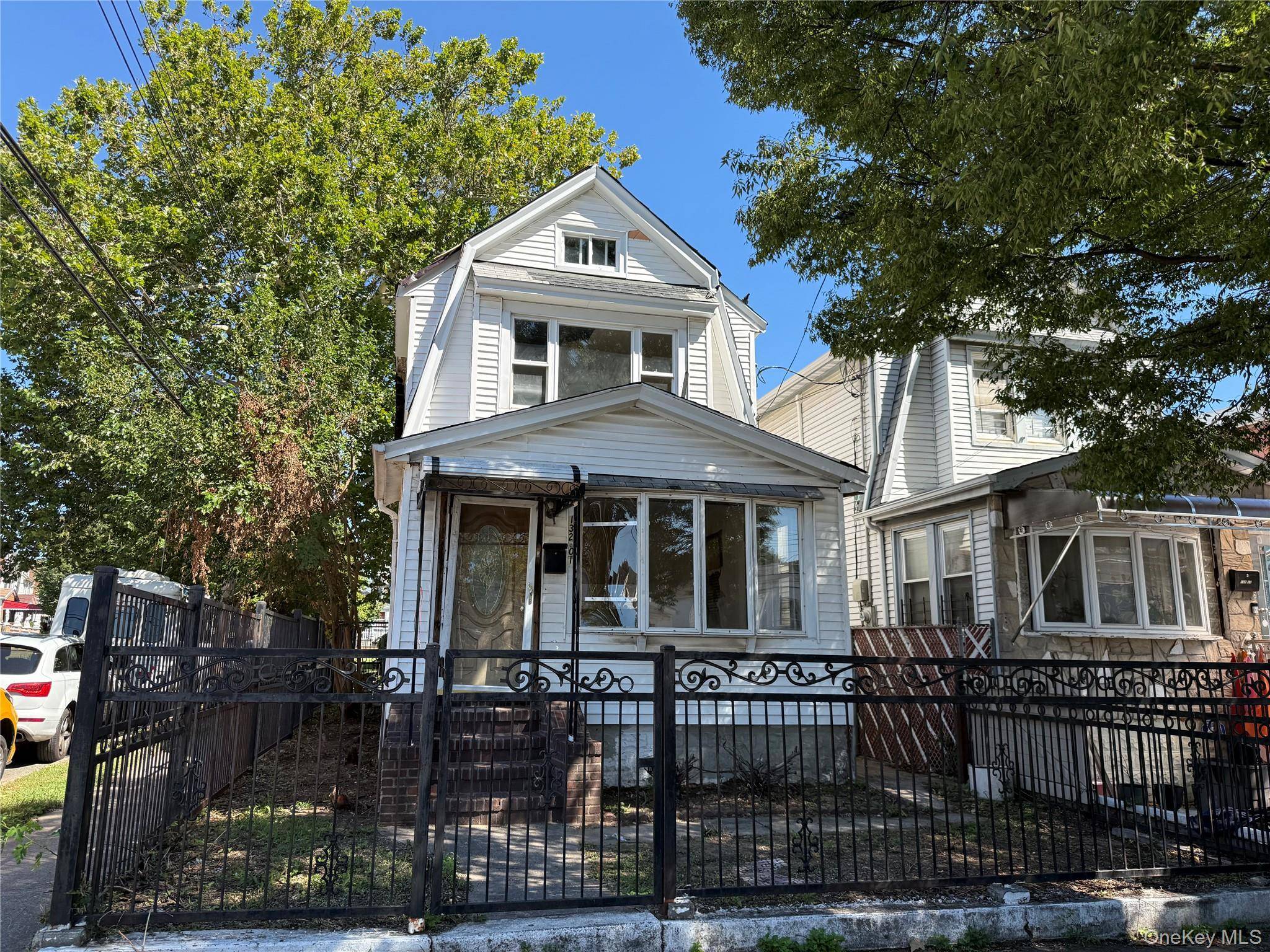 Fully detached home in South Ozone Park offering comfort, space, and convenience.