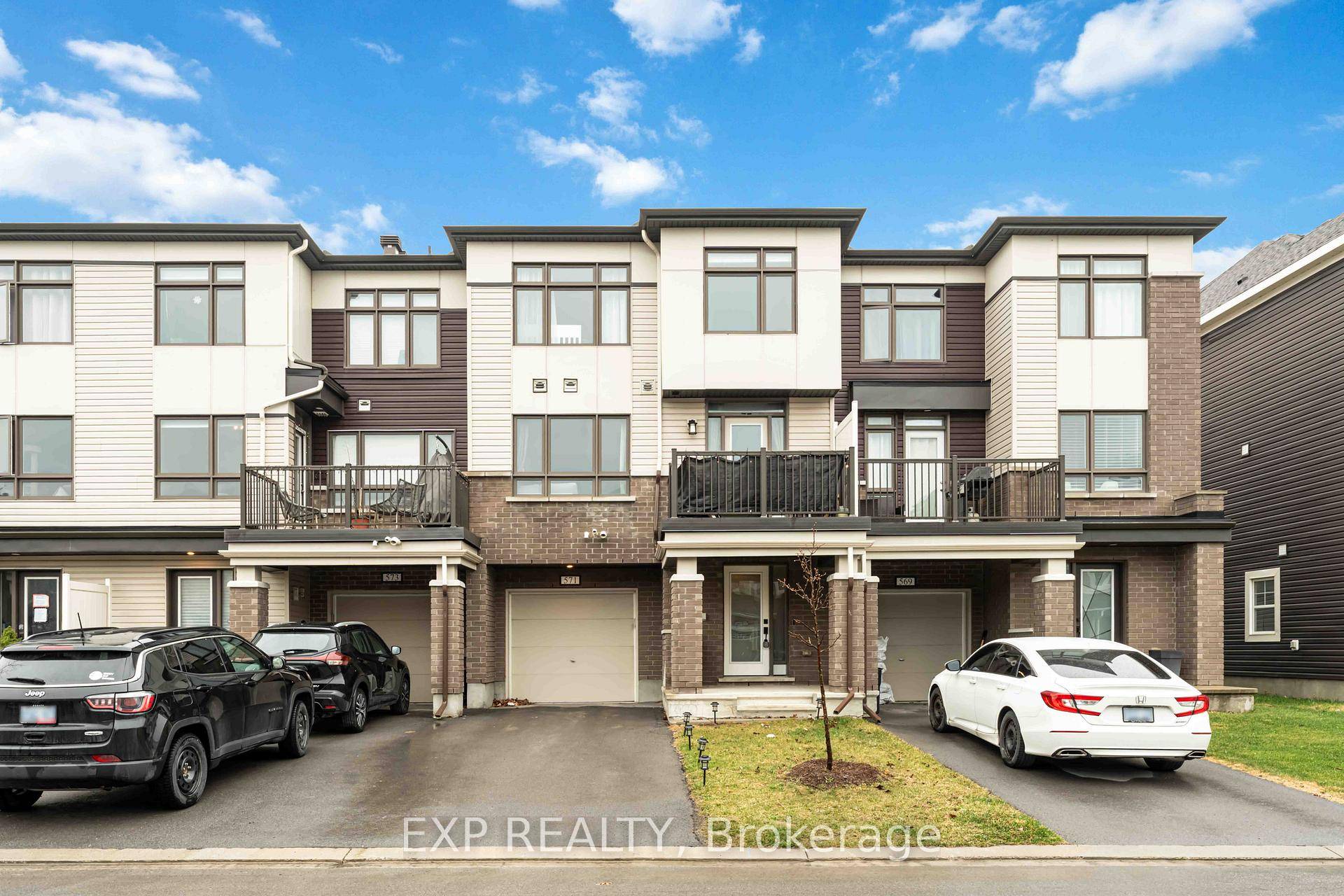Welcome to this well maintained sweet river model from Mattamy, move in ready 3 storey townhouse located in the sought after community of Emerald Meadows Trail west !