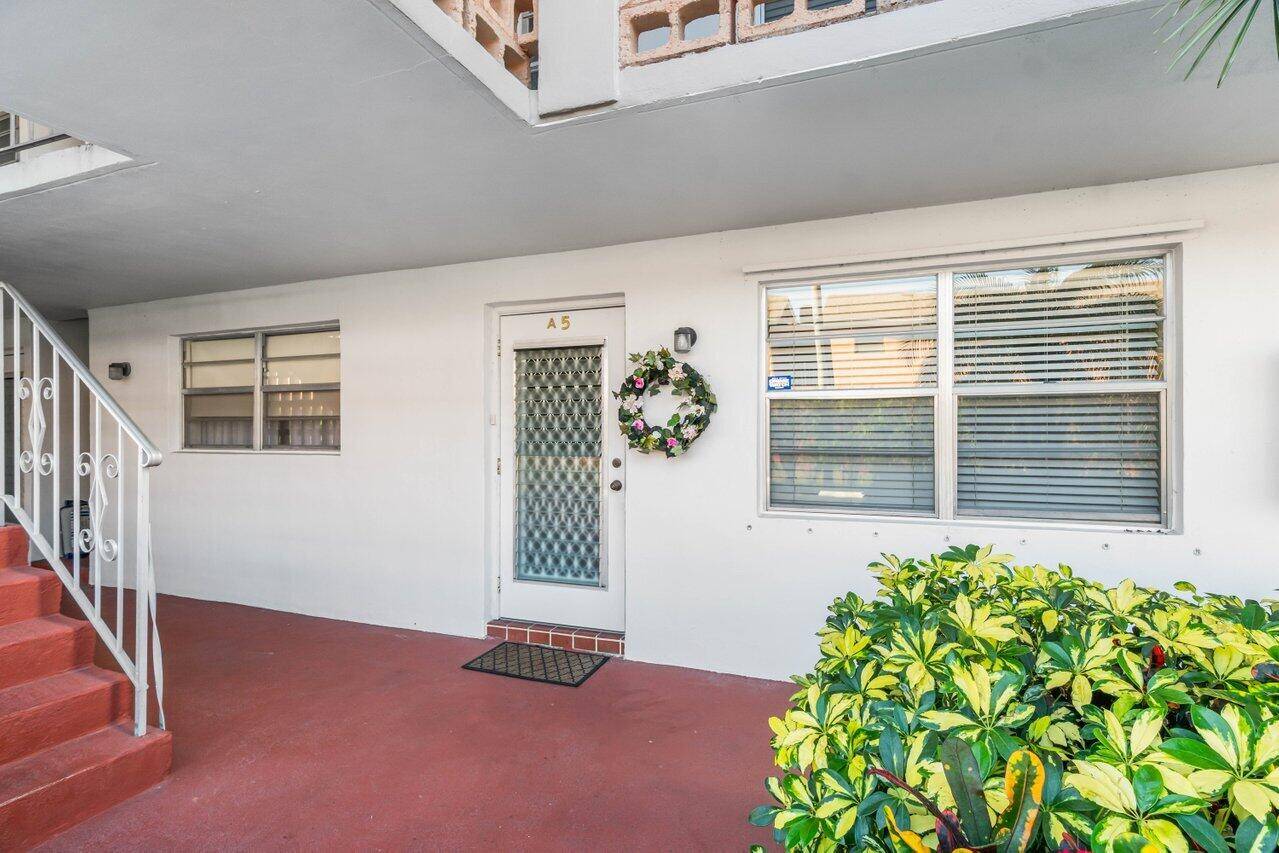 Welcome to Palm Royal, a well maintained 55 community located in the heart of Boca Raton, where lifestyle and location meet effortlessly.