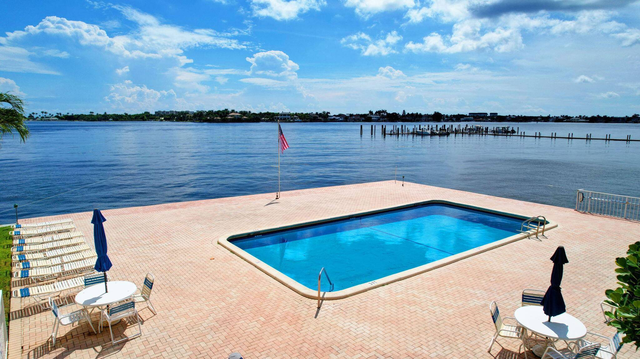 55 ACTIVE LIFESTYLE COMMUNITY.