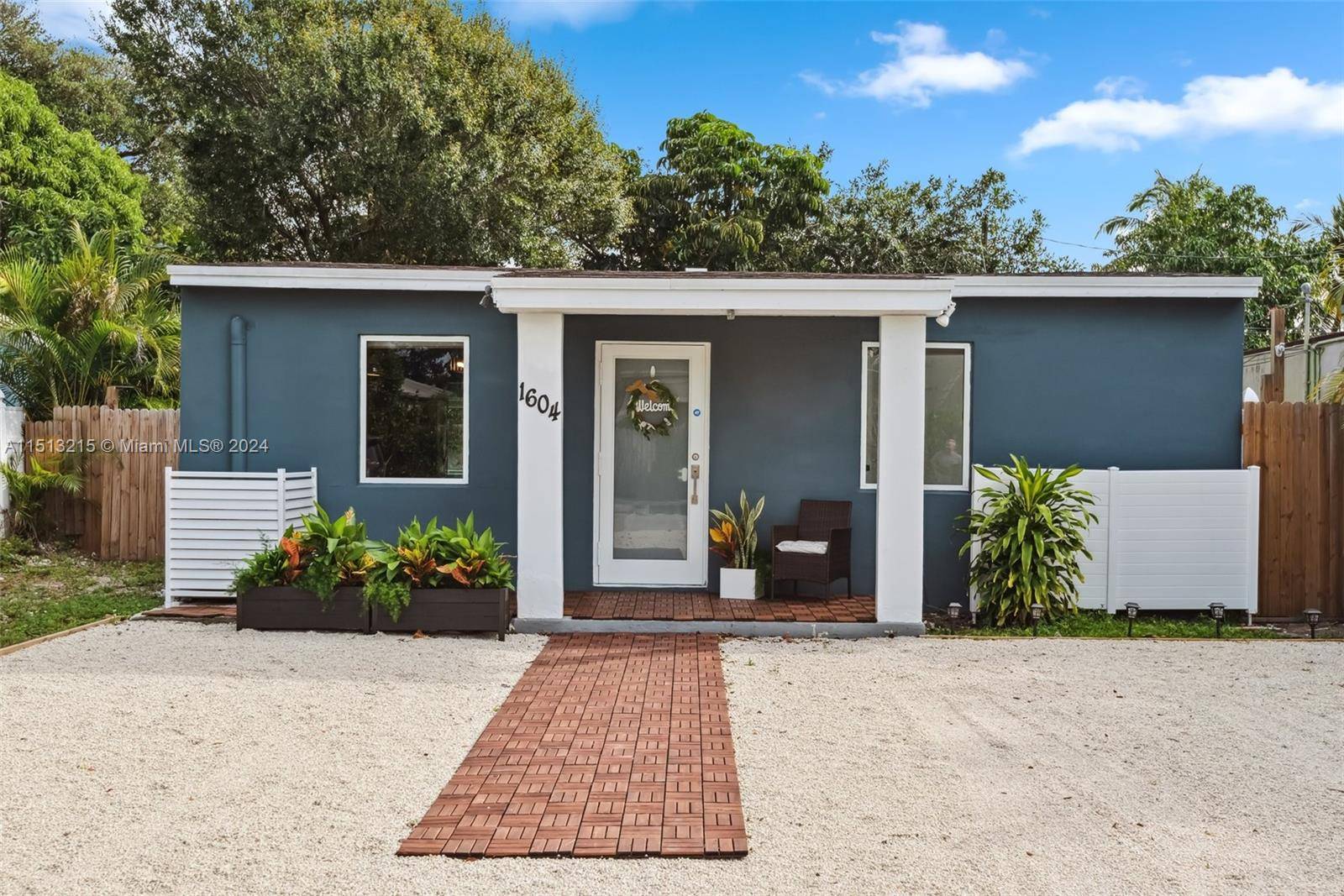 Welcome to your piece of Fort Lauderdale paradise !