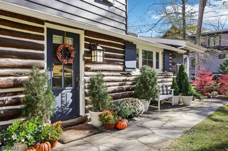 Quintessential Cupsaw Lakefront Cabin Welcome to the ultimate lakeside retreat.