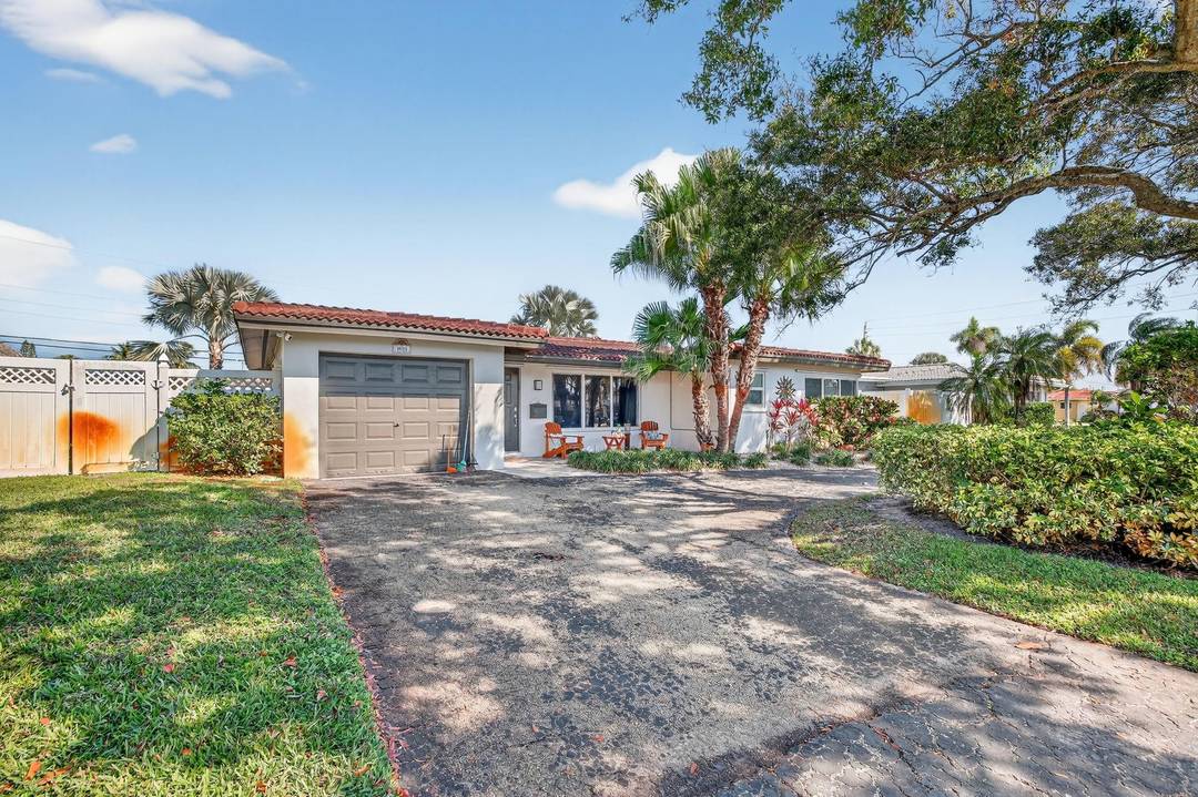 Gorgeous 3 bedroom, 2 bath tropical oasis offering the ultimate South Florida lifestyle.