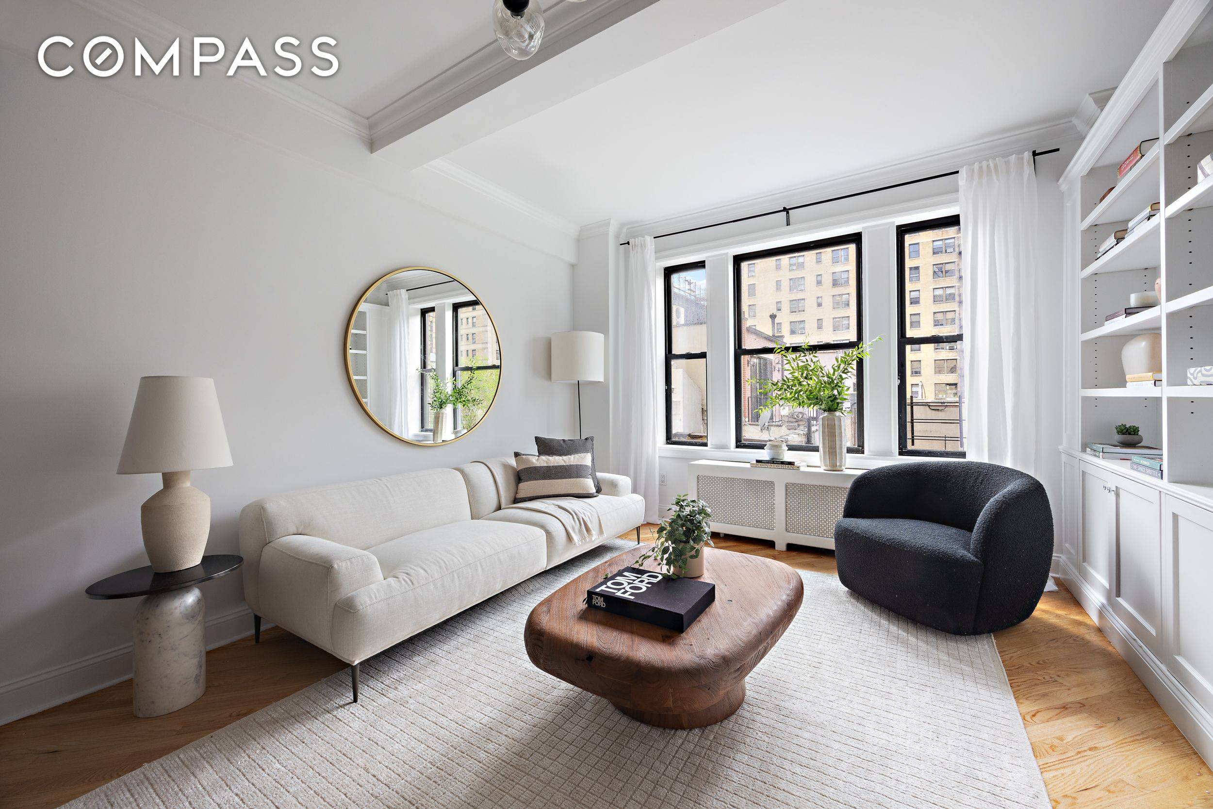 825 West End Avenue, Residence 7G is a bright, 2 bedroom, 2 bathroom pre war Emery Roth designed condominium spanning 1236 sqft.
