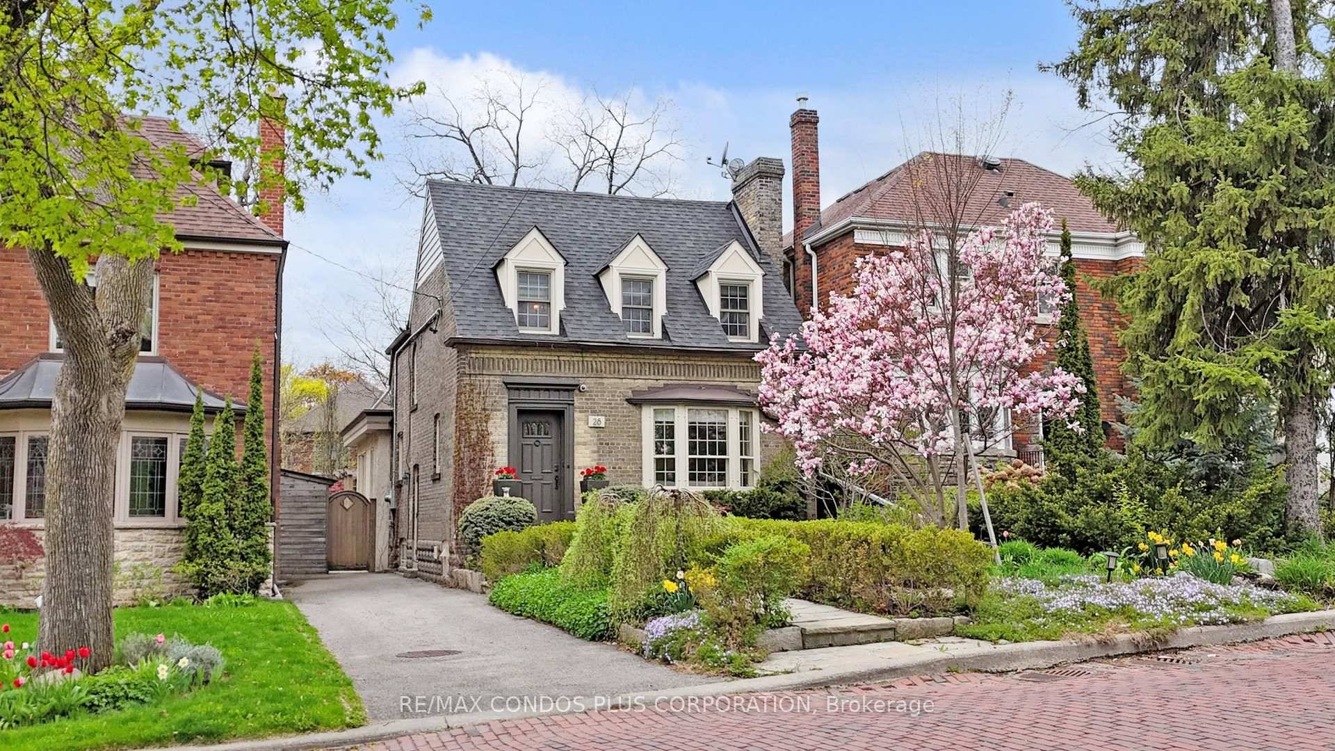 Timeless elegance awaits in this beautifully updated 3 1 bedroom, 3 bathroom detached home nestled in the heart of Forest Hill South, one of Torontos most prestigious and sought after ...