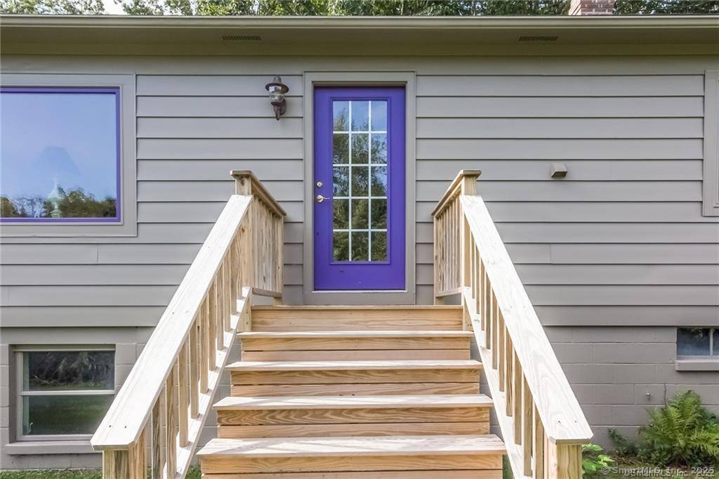 Monthly furnished includes everything, cable, internet, furniture, heat cool, water for SHORT TERM renting No Annual Leases !