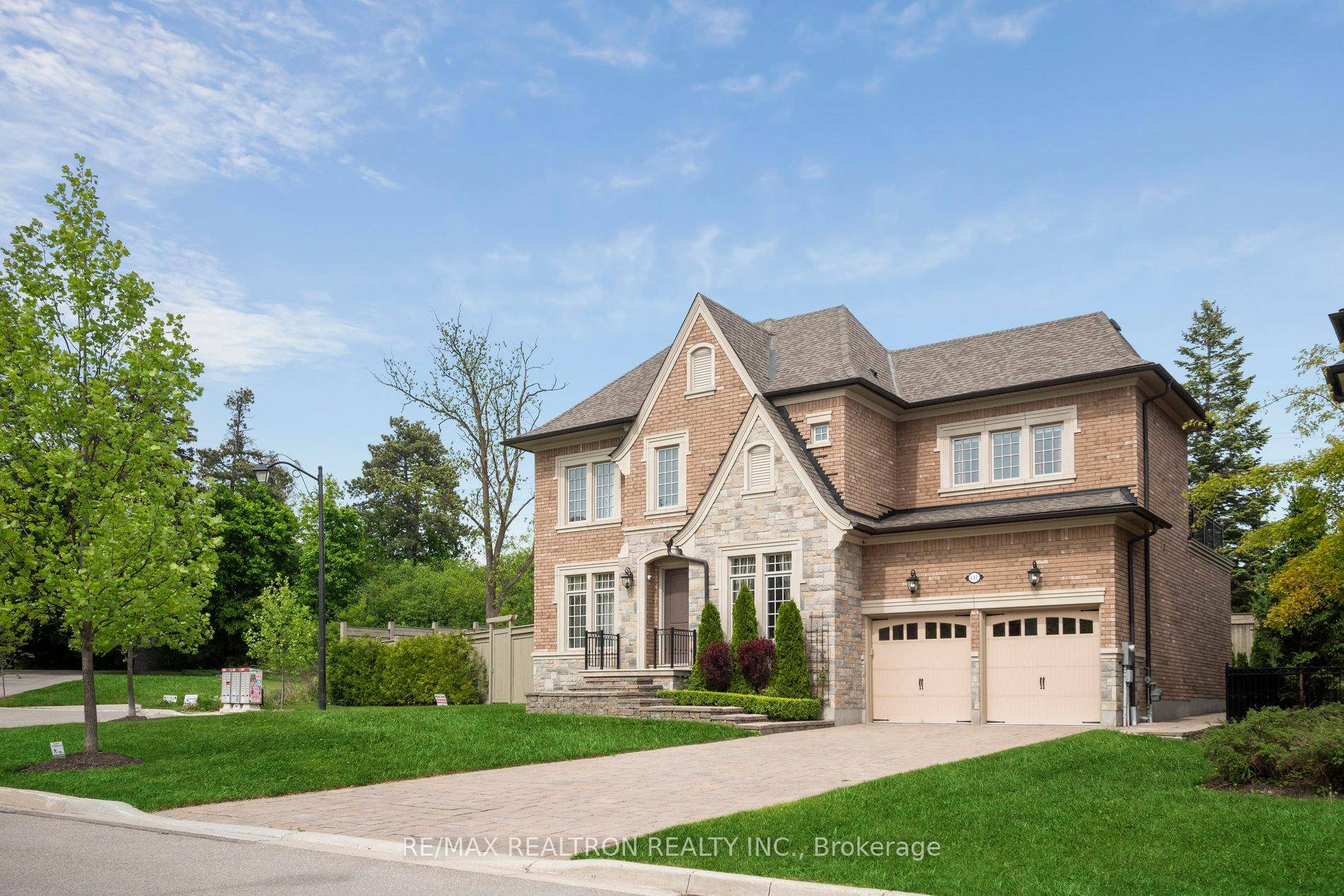 Timeless Elegance In Prestigious Annsleywood Court Welcome To 141 Annsleywood Court A Bright And Spacious Luxury Estate Nestled On A Premium Lot In The Coveted Kleinburg Heritage Estates.