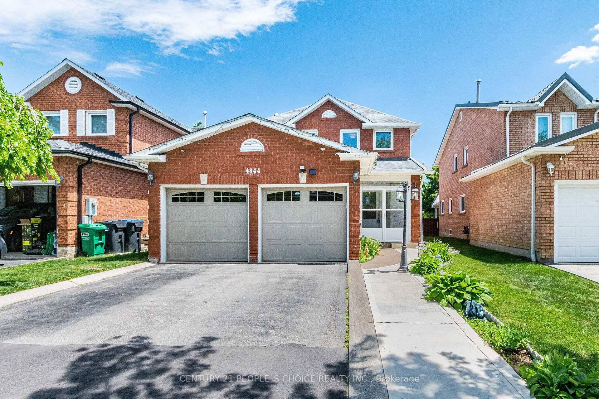 Beautiful, spacious detached home located in the heart of Mississauga.