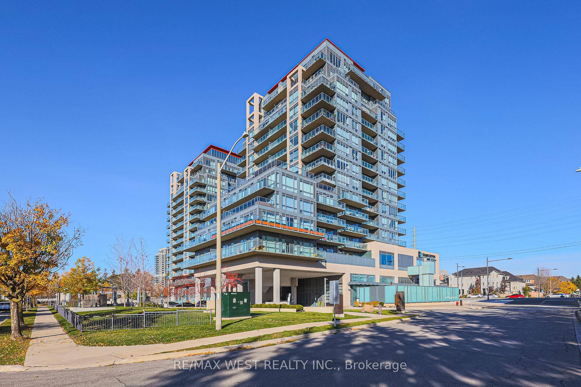 Corner Unit, In The Heart Of Richmond Hill.