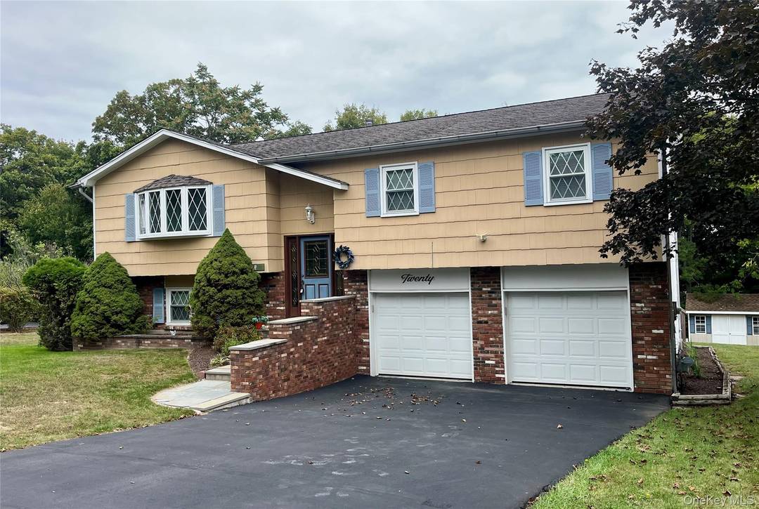 Welcome to Majestic 20 Jones Drive in Highland Mills NY.