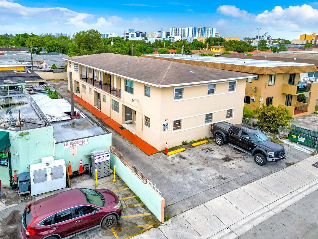 Cash flowing 8 unit property generating 14, 000 month plus an additional 300 month from on site laundry, totaling 171, 600 in annual revenue.