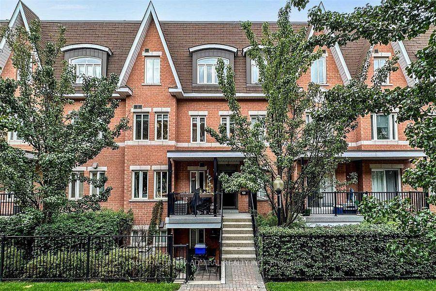 Beautiful Two Bedroom Plus Den Townhouse In The Heart Of Thornhill.