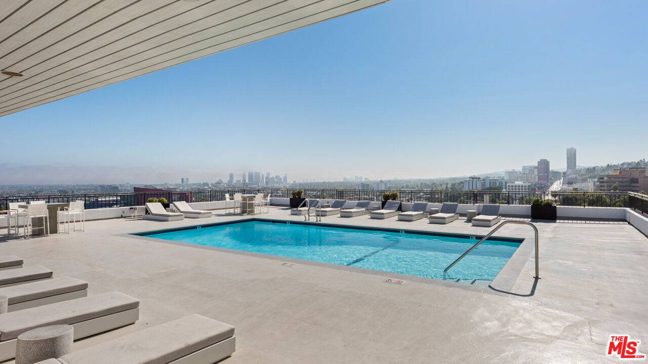 1100   Alta Loma Rd 2BR Sunset Strip La