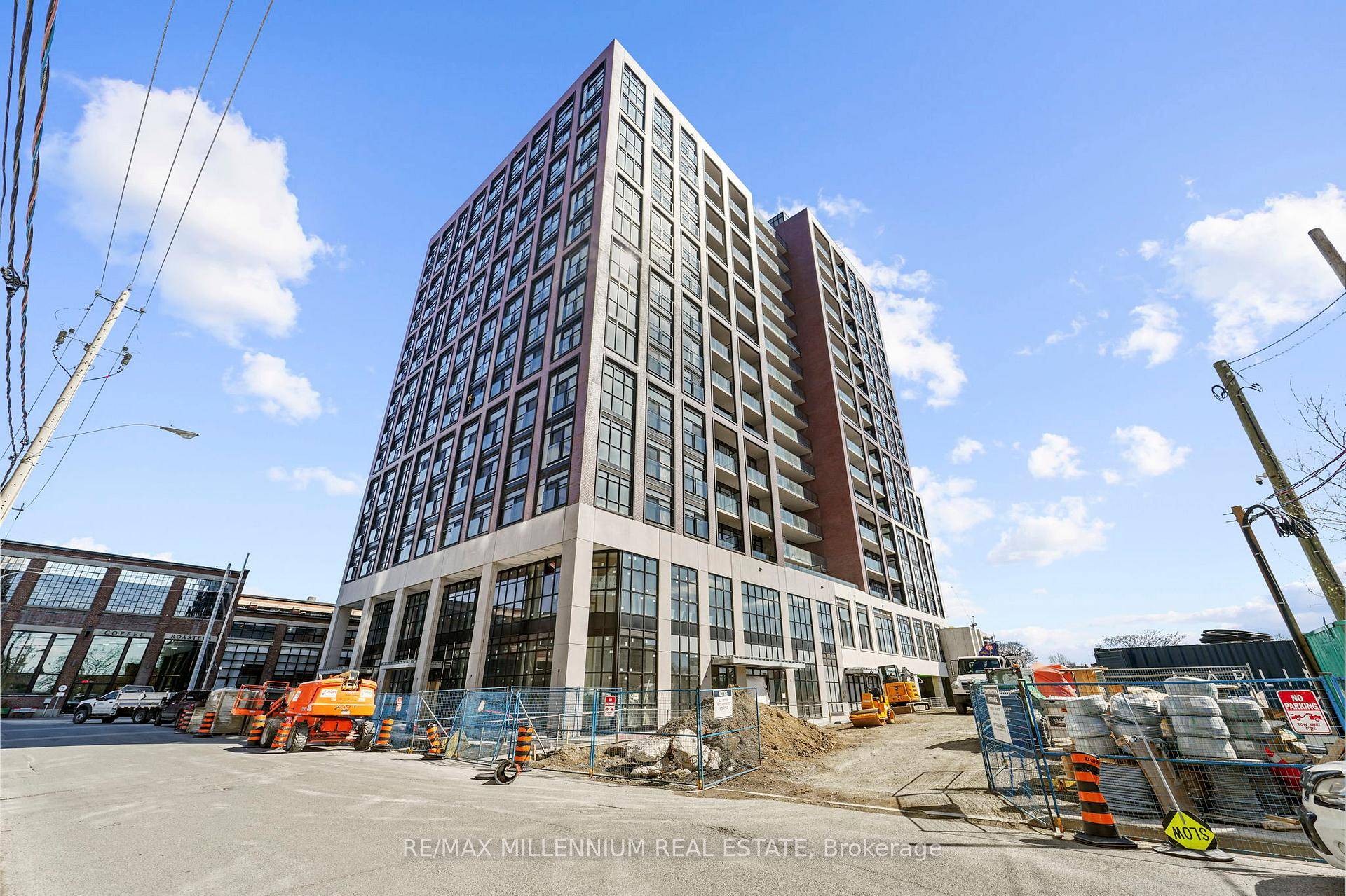 Modern 1 Den Condo with 2 Full Bathrooms in Sterling Junction.