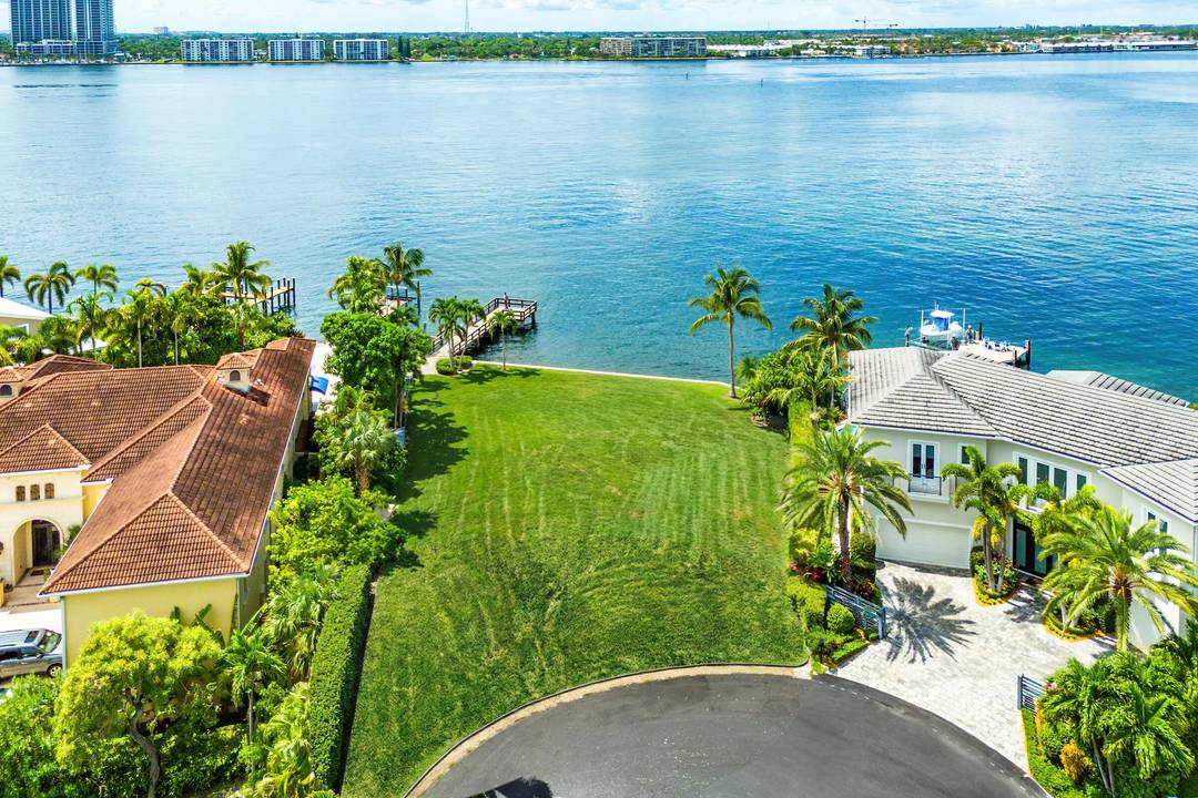 Build New on One of Singer Island's Rarest Waterfront Lots.