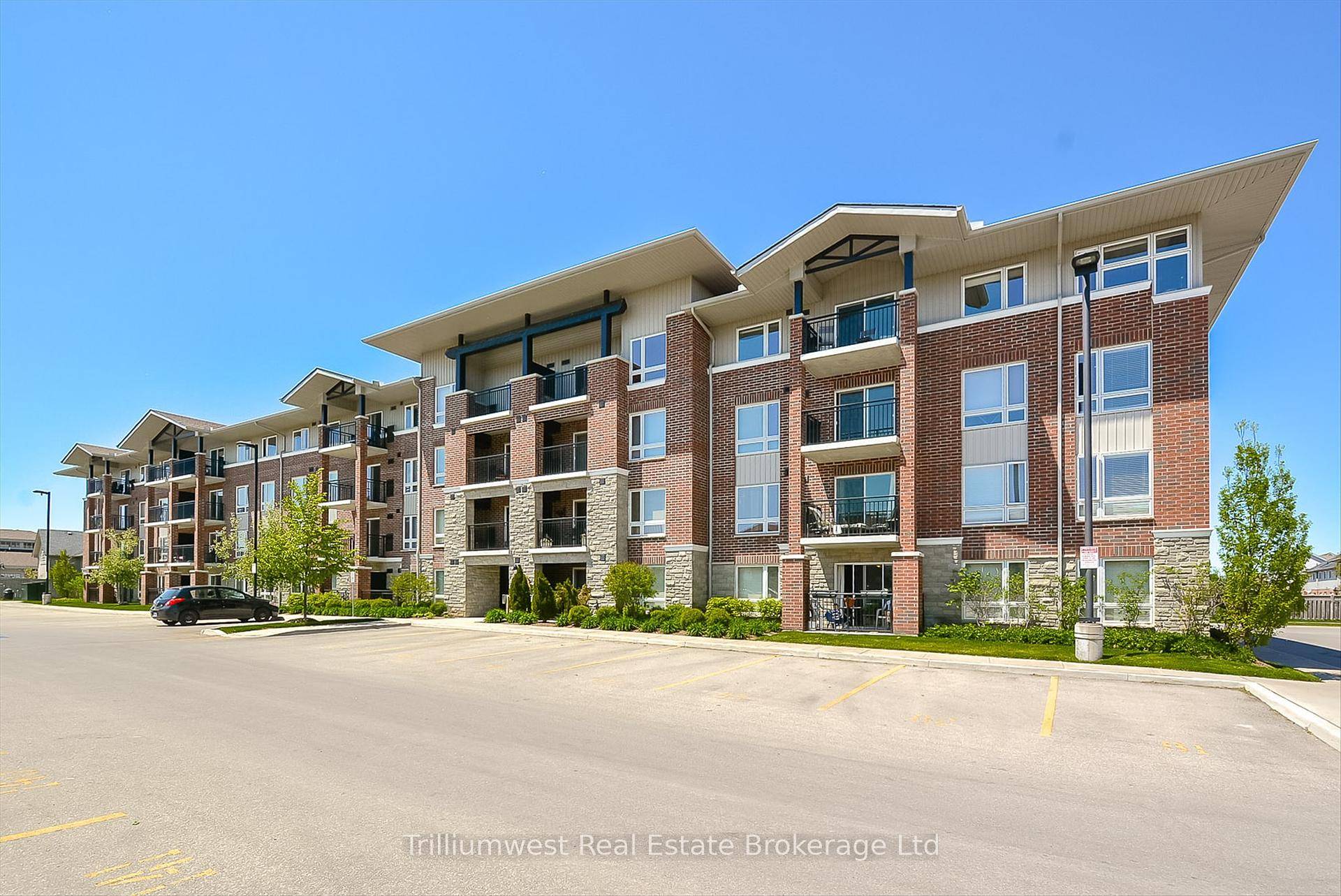 Welcome to 39 Goodwin Drive where style, comfort, and convenience meet !