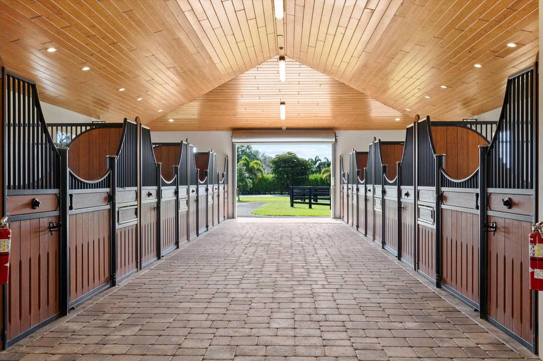 Welcome to your equestrian paradise !