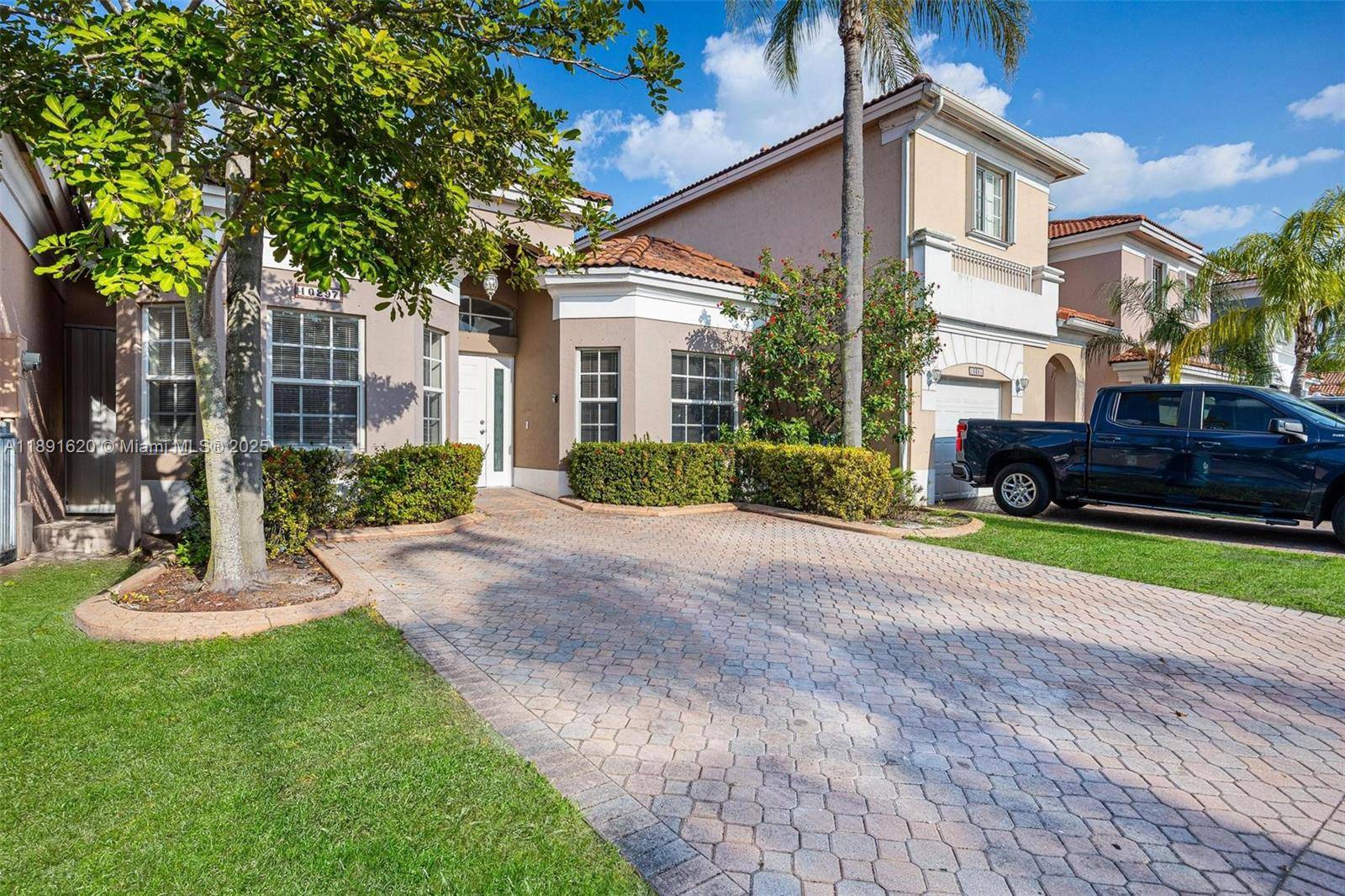 Charming 3 Bed, 2 Bath Single Story with Hardwood Floors and Private Backyard Welcome to this beautifully maintained 3 bedroom, 2 bathroom single story home offering a warm and inviting ...