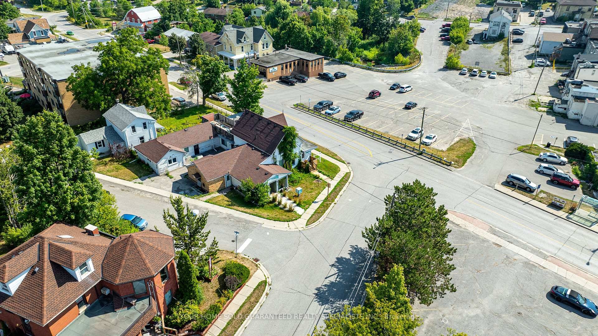 All Inclusive Cozy 1 Bedroom Basement Apartment with Private Entrance !