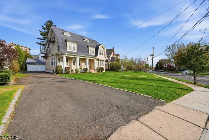 Rare opportunity to own a legal three family home at 44 Oberlin Street, ideally located in the highly sought after College Hill section of Maplewood, one of the town ?