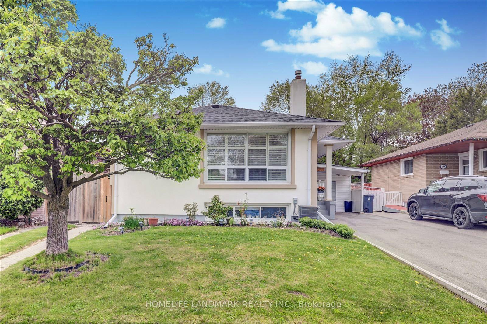 Beautifully Maintained Detached Stucco Home with Basement in the Highly Desirable Woburn Community.