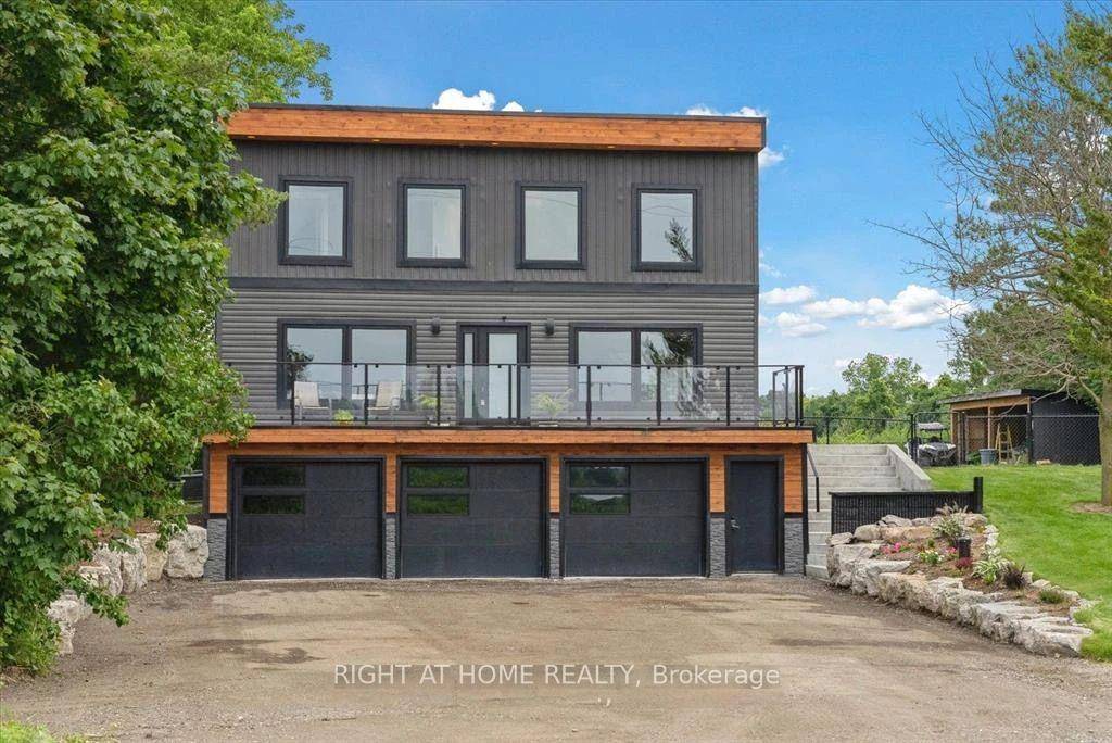 A Home That Must Be Seen to Be Fully Appreciated !