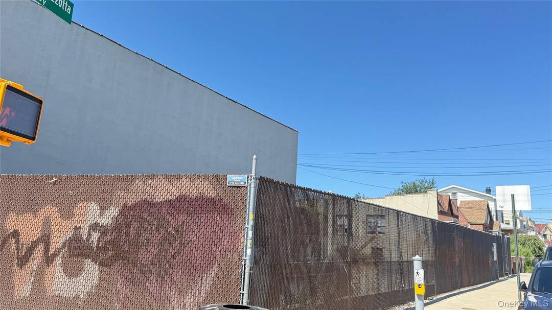 INCREDIBLE DEVELOPMENT OPPORTUNITY LOT.