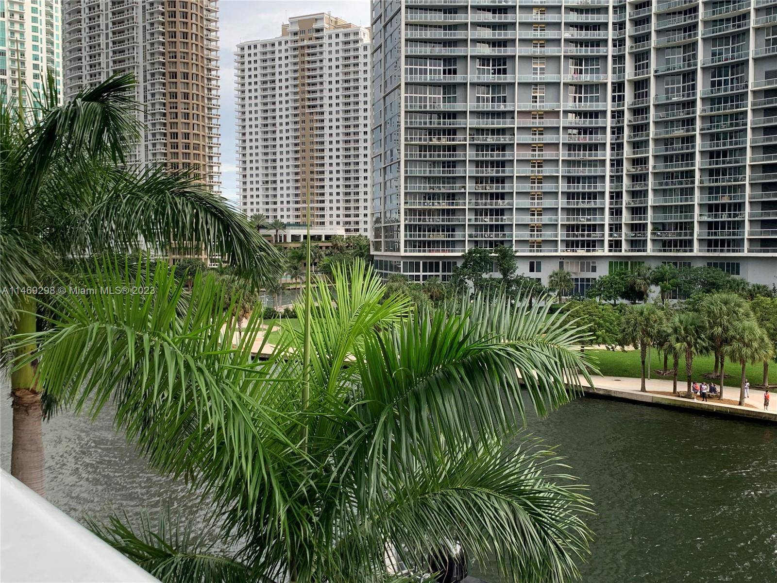 CAPTIVATING TWO FLOORS APARTMENT AT EXCLUSIVE EPIC RESIDENCE BUILDING.