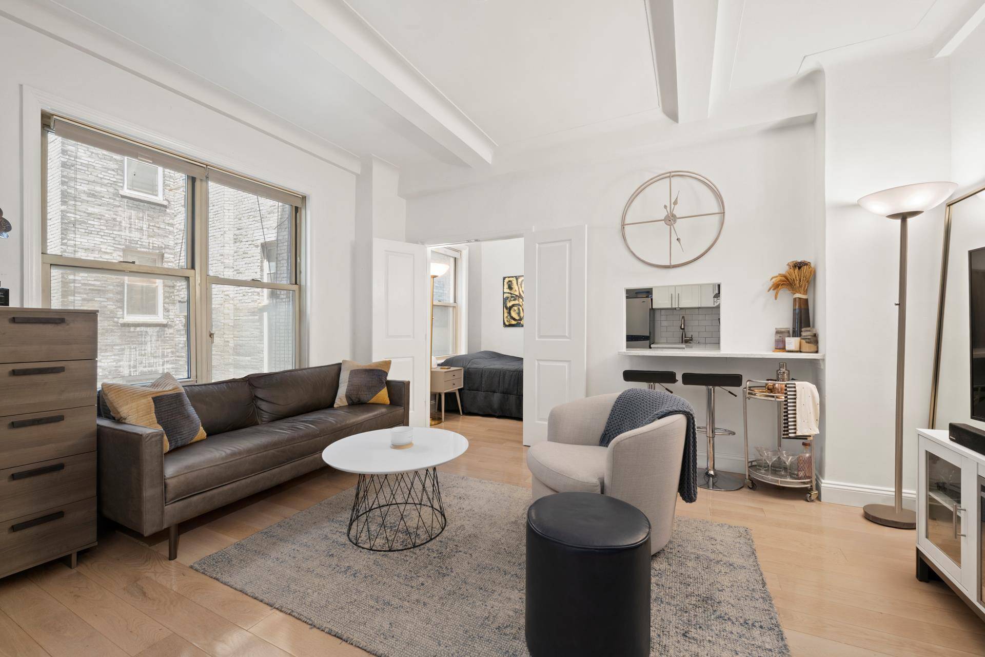 Renovated Alcove Studio at 25 West 64th Street Prime location by Central Park amp ; Lincoln Center This beautifully renovated alcove studio is perfectly located in the cultural heart of ...