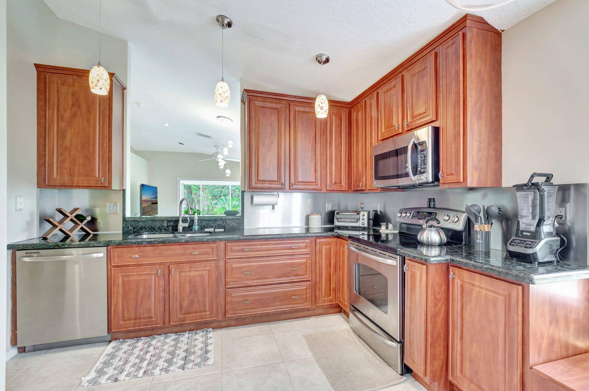 Seasonal Escape in the Heart of Delray Beach Available Winter 2025 2026Welcome to your perfect winter retreat in the highly sought after Sierra Vista community !