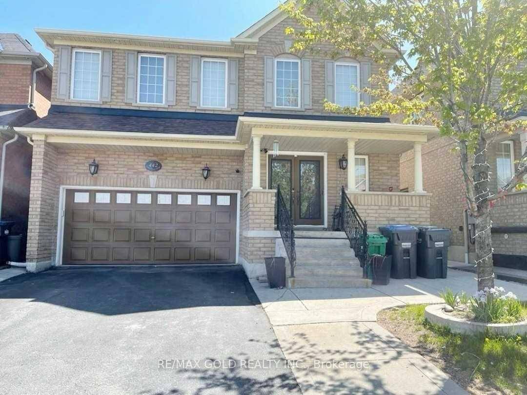 Beautiful Well Kept Functional Layout !