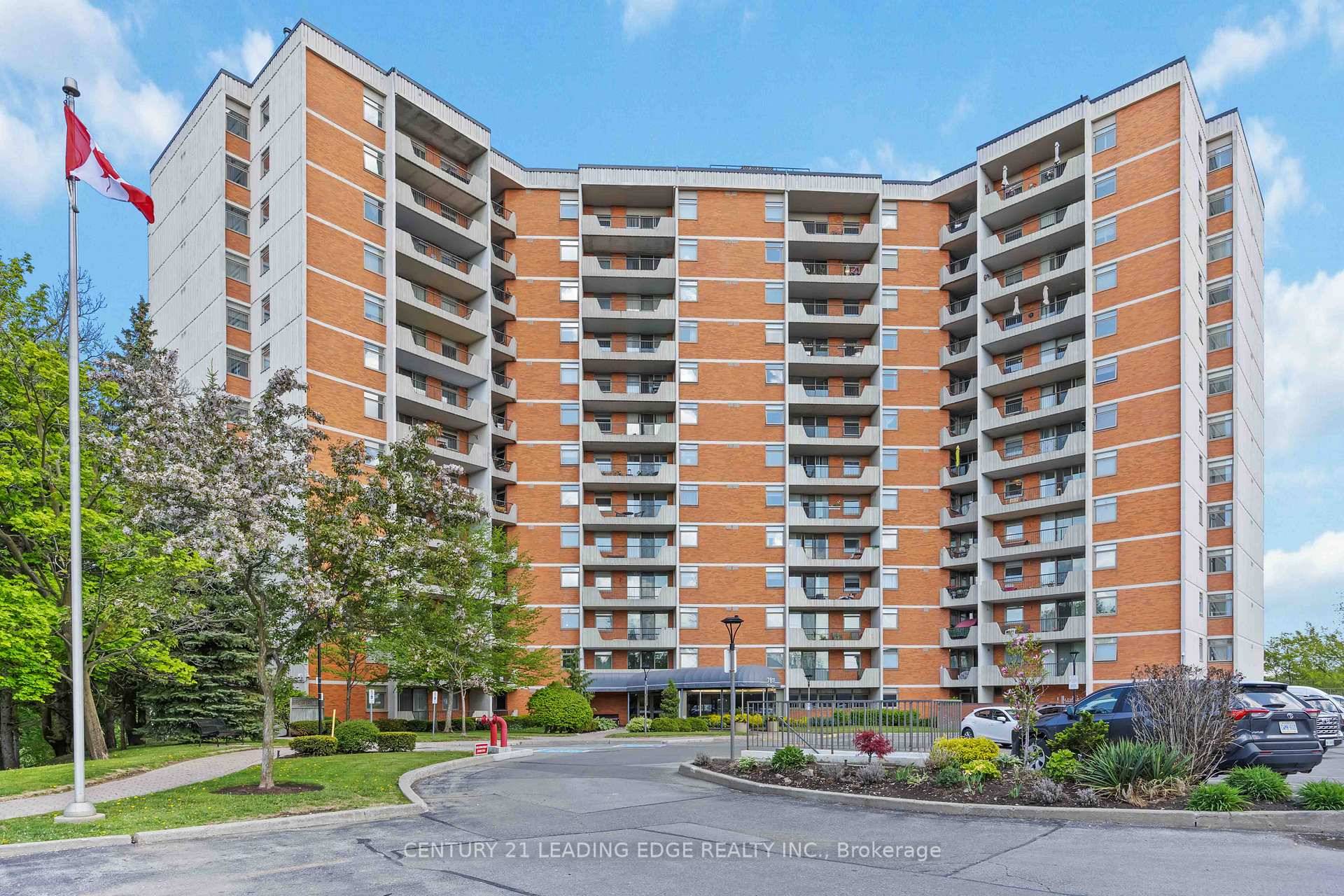 Welcome to The Summit, an exclusive boutique condo residence overlooking the prestigious Toronto Ladies Golf Club in Old Thornhill Village.