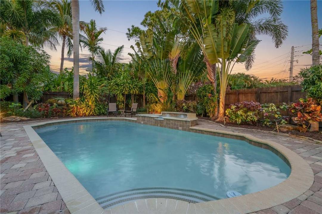 This is an incredible opportunity to live in a gorgeous fully furnished home in the heart of Wilton Manors and the perfect executive rental for 3 5 months.
