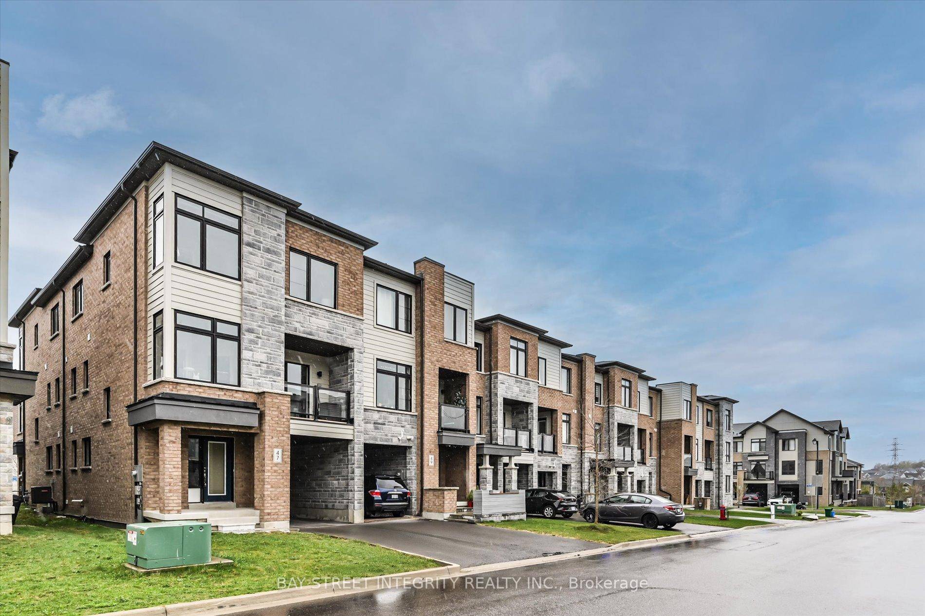 Welcome To 47 Vantage Loop, A Stunning Freehold End Unit Townhome Nestled In The Sought After Woodland Hill Neighbourhood In Newmarket !