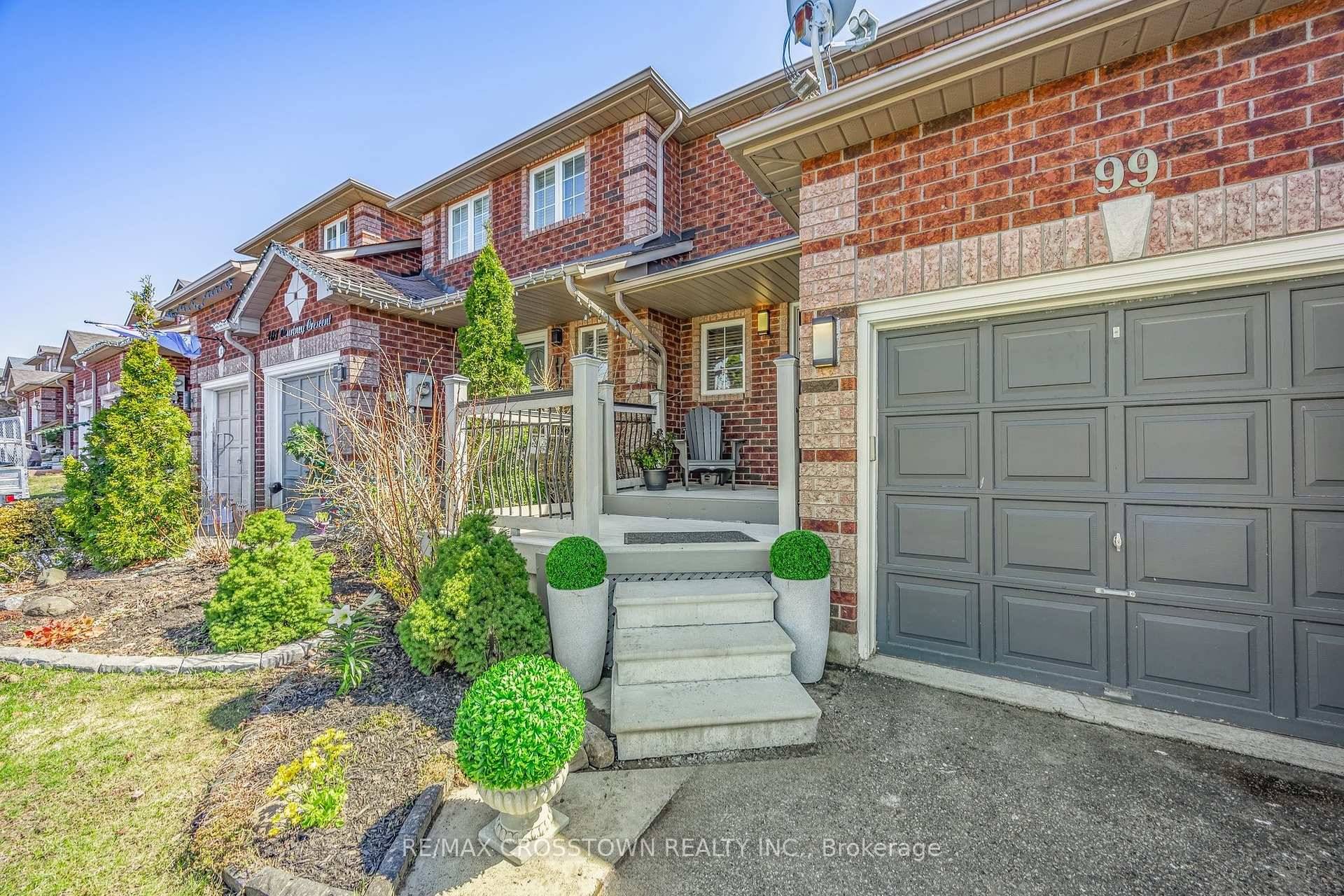 Freehold 3 bedroom townhouse in South Barrie with extra long driveway and 4 parking spaces.