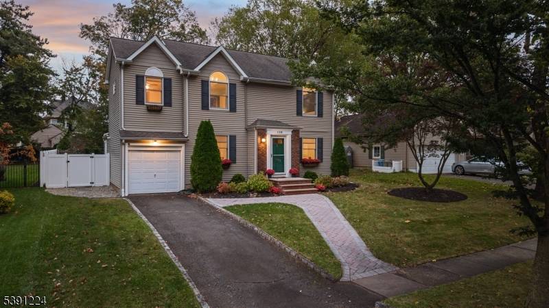 BEAUTIFULLY UPDATED 5 BED 2.