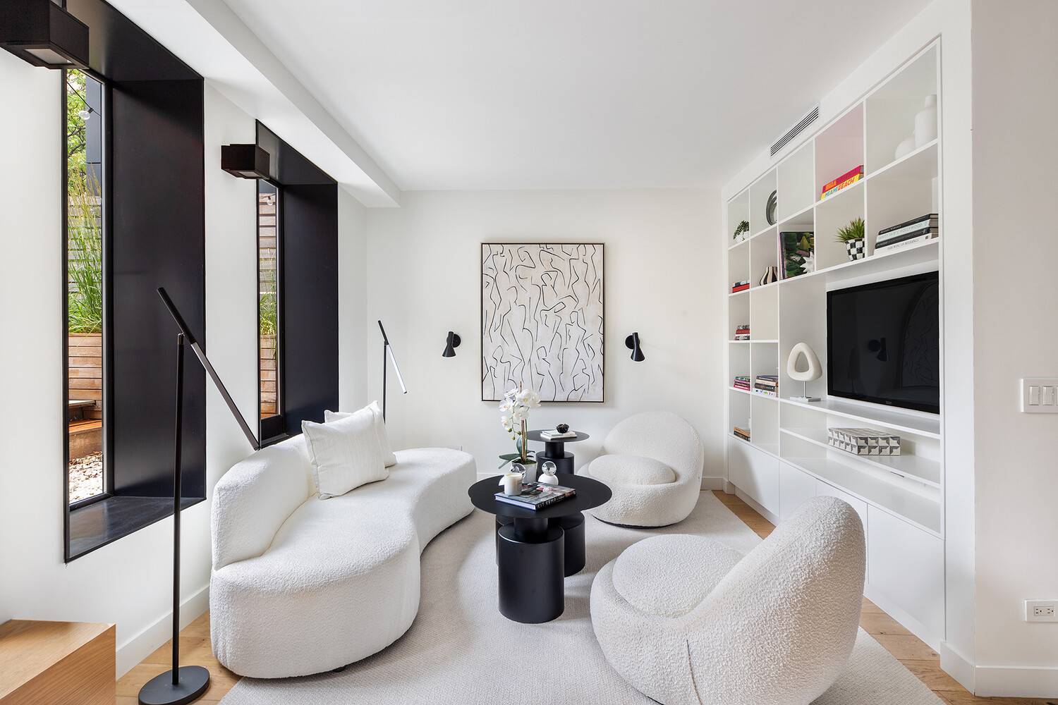 Indoor Outdoor Living in a Boutique Brownstone Condo This flawlessly renovated two bedroom, two bath residence blends modern design with rare private outdoor space.