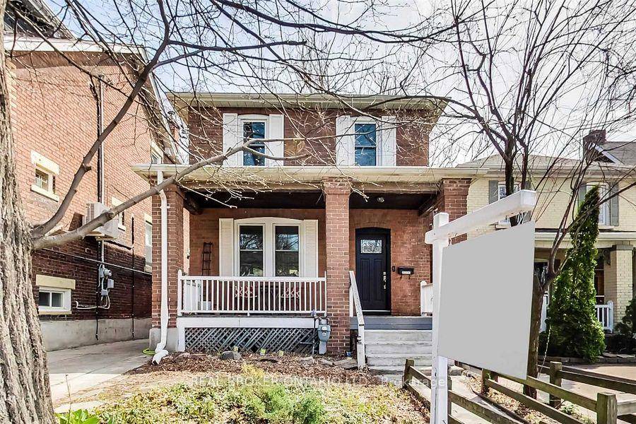 Welcome to this beautifully renovated basement suite, offering both comfort and convenience in one of the city's most sought after neighborhoods.