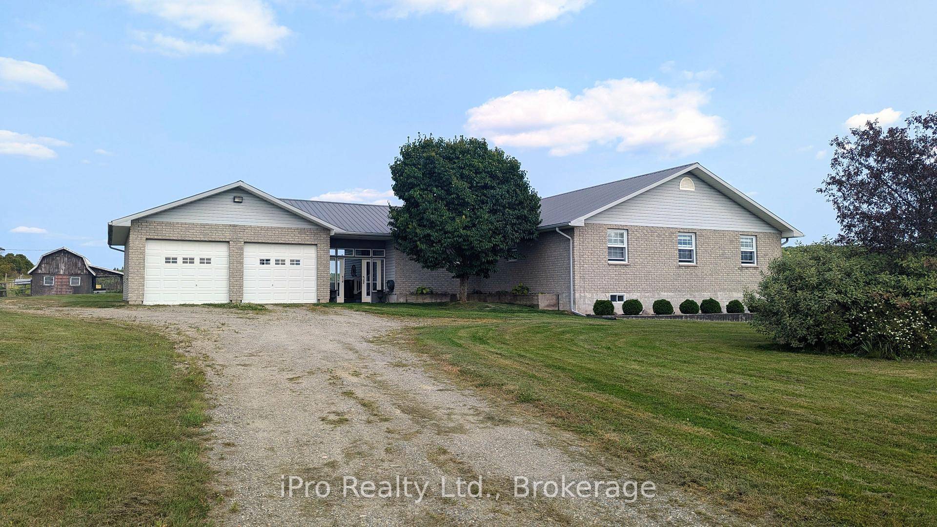 Dream of living on a quiet, country property ?