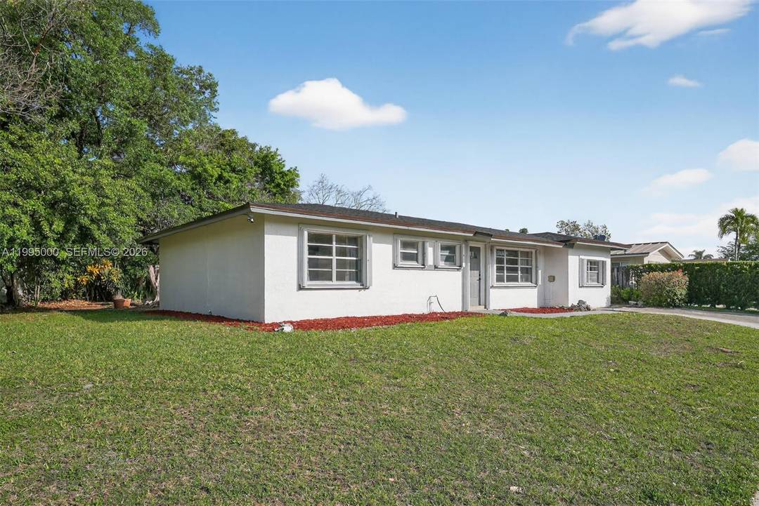 This charming single family home located at 11550 SW 112th Ave in Miami, FL was built in 1960.