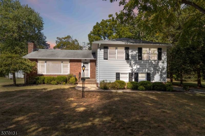 Welcome to 125 Glenbrook Road !