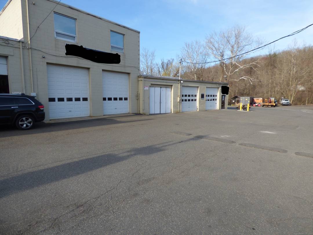 Excellent opportunity to acquire a 7, 800 SF freestanding commercial building on 1 acre of flat land with 144 feet of frontage on Route 7 Danbury Rd in Wilton's GB ...