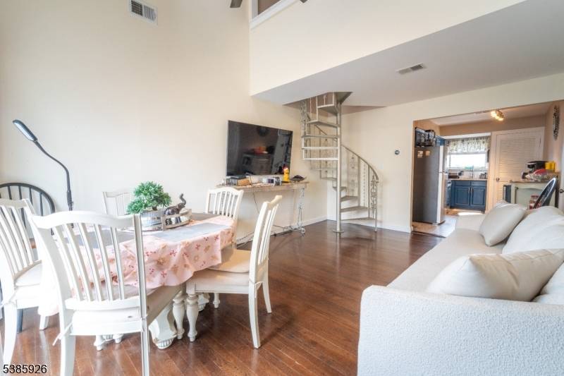 Beautiful updated condo feturing 3 bedrooms, 2 full baths, and a bright second floor loft suit with spiral stair and abundant natural light.