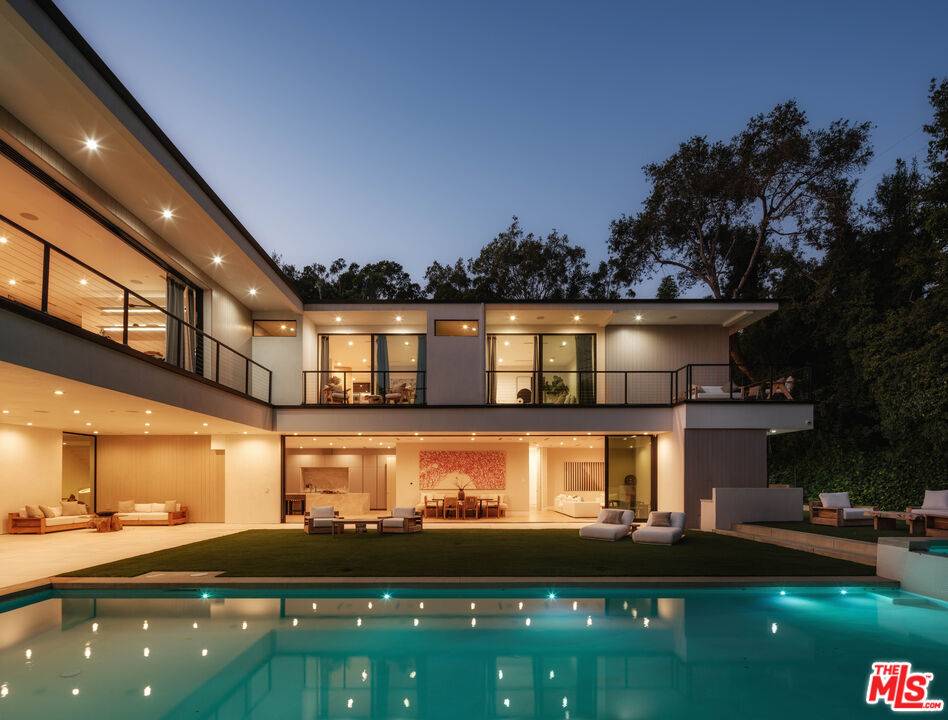 260  S Canyon View Dr 6BR Brentwood La