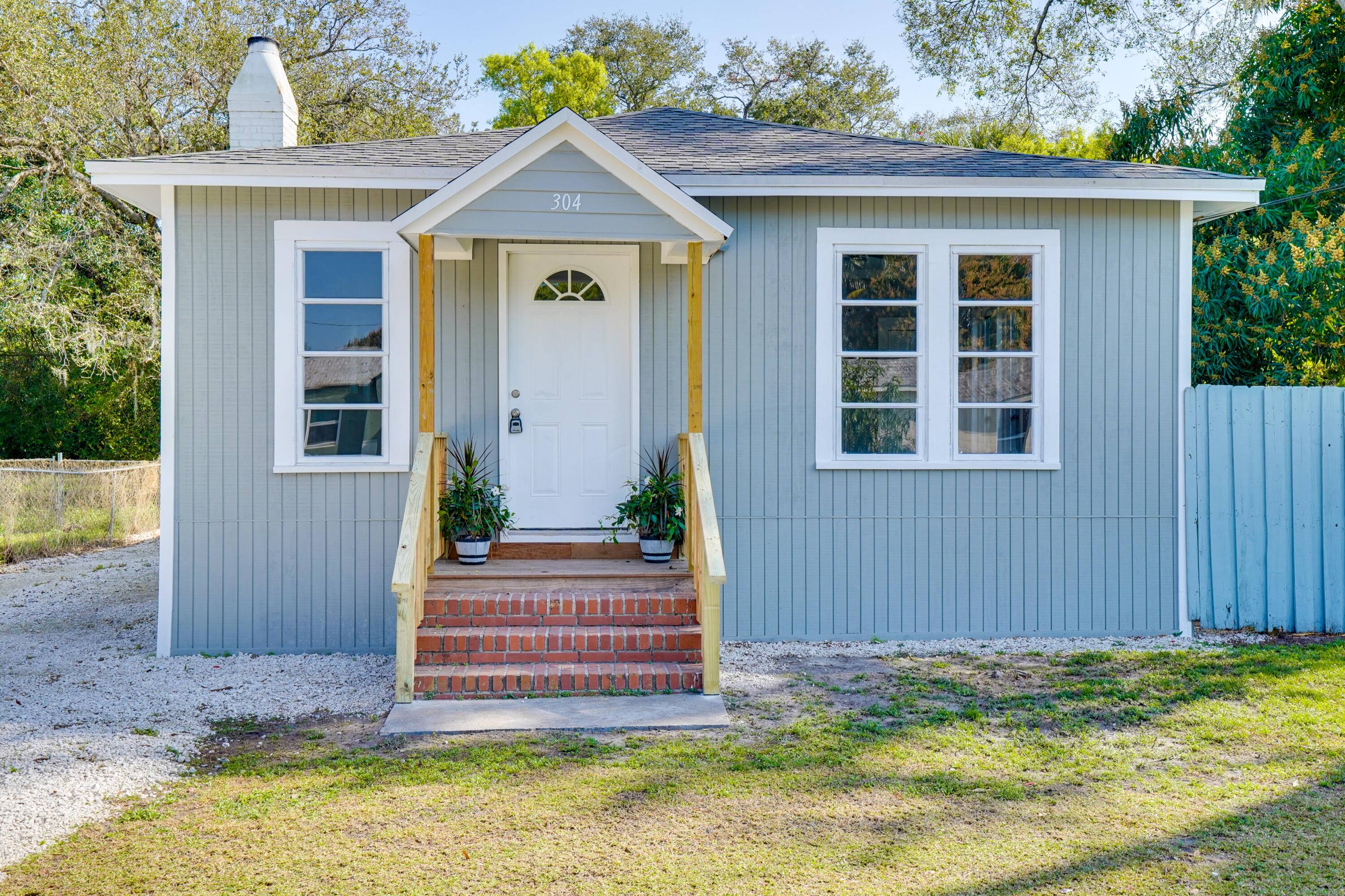 Seller is offering 10, 000 in closing cost assistance with a full price offer !