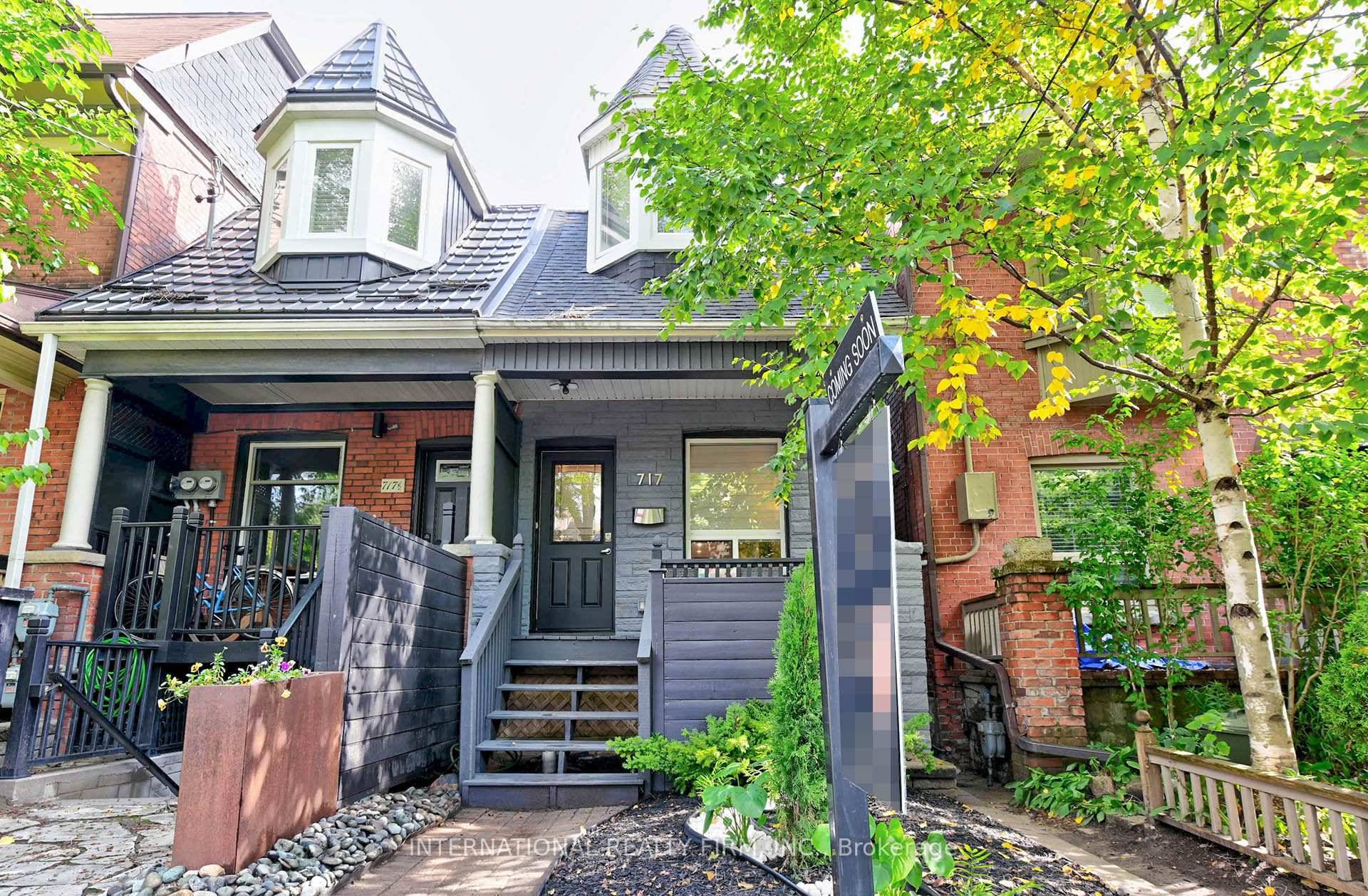 Located in the heart of Seaton Village Annex, this charming all brick 2 storey semi offers style, comfort, and a top tier neighbourhood.