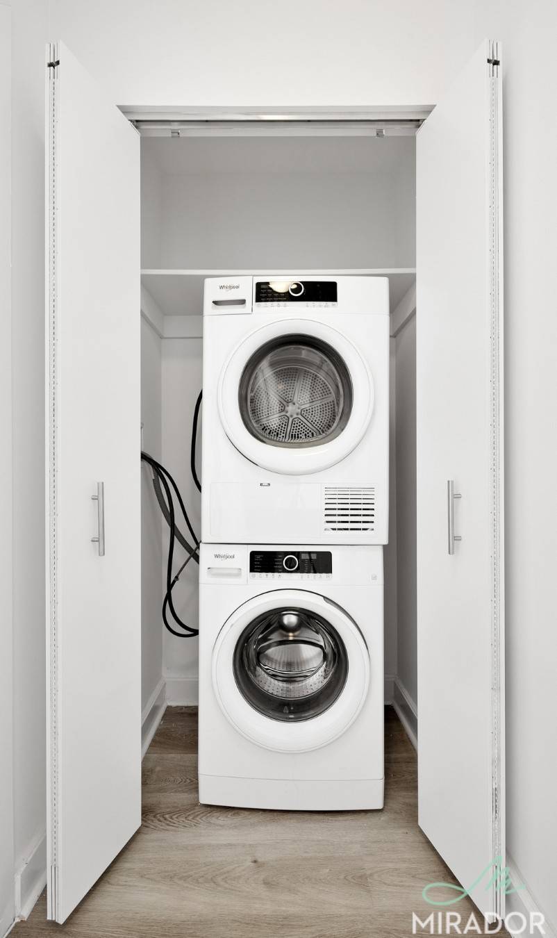 A groundbreaking green building with a striking glass and metal facade, 80 Dekalb rises 36 stories in the heart of Fort Greene, at the intersection of downtown and brownstone Brooklyn.